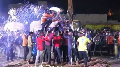 ಶ್ರೀ ಕೃಷ್ಣ ಜನ್ಮಾಷ್ಠಮಿ: ವಿಜಯಪುರದಲ್ಲಿ ಮೊಸರು ಮಡಿಕೆ ಒಡೆದು ಸಂಭ್ರಮಿಸಿದ ಯುವಕರು..!