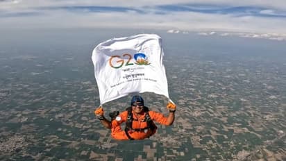 వావ్.. 10 వేల అడుగుల ఎత్తు నుంచి జీ20 జెండాతో స్కైడైవింగ్.. వీడియో వైరల్