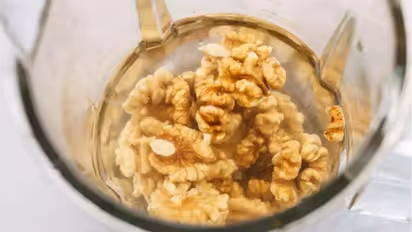 Health Tips :  ദിവസവും രാവിലെ വെറും വയറ്റിൽ വാൾനട്ട് കുതിർത്ത് കഴിക്കുന്നത് ശീലമാക്കൂ