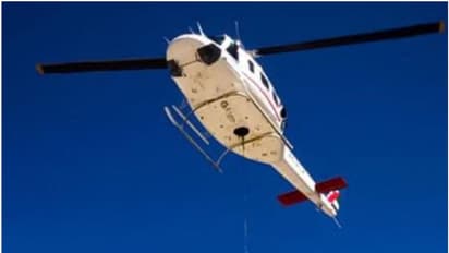 പറന്നുയര്ന്നതിന് പിന്നാലെ ഹെലികോപ്റ്റര് കടലില് തകര്ന്നുവീണു; പൈലറ്റുമാര്ക്കായി തെരച്ചില്