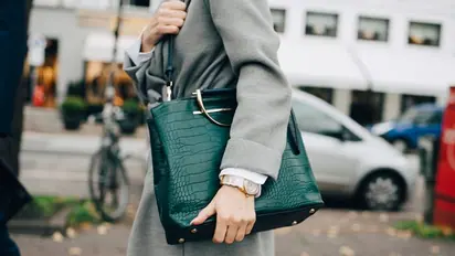Here are 7 ways to declutter your handbag