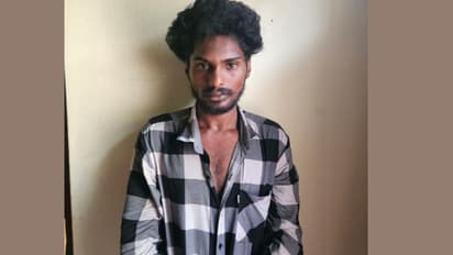 ബസുകൾ മാറിക്കയറി തമ്പാനൂരെത്തി, തടഞ്ഞുനിർത്തി പരിശോധിച്ചു, പോക്കറ്റിൽ സിഗരറ്റ് കവർ, അകത്ത് പക്ഷെ സിഗരറ്റല്ല!