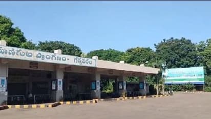 చంద్రబాబు అరెస్ట్ : రాష్ట్ర వ్యాప్తంగా నిలిచిపోయిన ఆర్టీసీ బస్సులు... తీవ్ర ఇబ్బందుల్లో ప్రయాణికులు...  