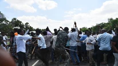 హైవేను దిగ్బంధించిన టీడీపీ శ్రేణులు.. చిలకలూరిపేటలో నిలిచిపోయిన చంద్రబాబు కాన్వాయ్