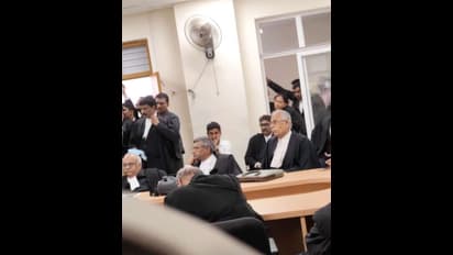 ఏసిబి కోర్ట్ వద్ద టెన్షన్ టెన్షన్... లాయర్లతో చంద్రబాబు, లోకేష్ మంతనాలు... అసలేం జరుగుతోంది?