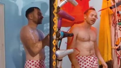 സോഷ്യൽ മീഡിയയിൽ തരംഗമായി മാറുന്ന ഹ്യൂമൻ കാർ വാഷ് എന്താണെന്നറിയുമോ? പത്തിൽ പത്ത് മാർക്കും നൽകി നെറ്റിസൺസ്