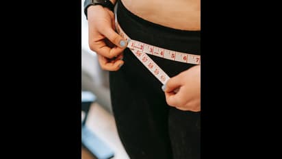 உடல் எடையை குறைக்க போறீங்களா? அப்ப இந்த உணவுகளை கட்டாயம் தவிர்க்க வேண்டும்..