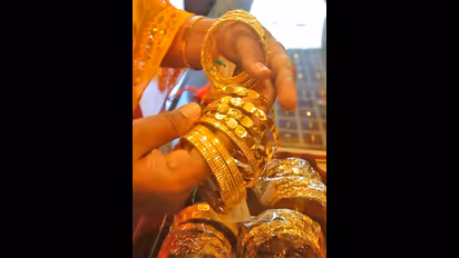 Gold Silver Price Today: ವಿಜಯದಶಮಿ ದಿನ ಆಭರಣ ಕೊಳ್ಳೋರಿಗೆ ಗುಡ್‌ ನ್ಯೂಸ್‌: ಬೆಳ್ಳಿ ದರದಲ್ಲಿ ಇಳಿಕೆ