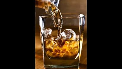 ಕುಡಿದ ಮರುದಿನವೂ ಹ್ಯಾಂಗೋವರ್ ಬಿಟ್ಟಿಲ್ಲವೇ? ಸಹಜಸ್ಥಿತಿಗೆ ಮರಳಲು ಇಲ್ಲಿದೆ ಟಿಪ್ಸ್!