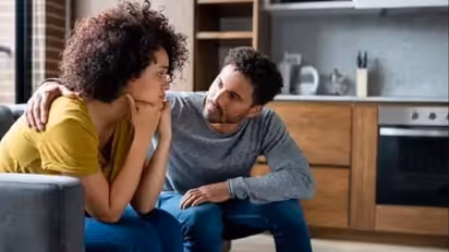 உறவில் நெருக்கத்தையும் நம்பிக்கையையும் வளர்க்க உதவும் டிப்ஸ்.. தம்பதிகளே இதை முதல்ல படிங்க..