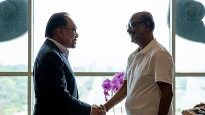 மலேசிய பிரதமருடன் ரஜினிகாந்த் திடீர் சந்திப்பு! பின்னணி என்ன? வைரலாகும் போட்டோஸ் மற்றும் வீடியோஸ்!