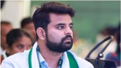 16 ದಿನದಿಂದ ಪ್ರಜ್ವಲ್ ನಾಪತ್ತೆ, ಇಂದು ಜರ್ಮನಿಯಿಂದ ಟಿಕೆಟ್ ಬುಕ್ ಮಾಡಿದ್ದ ಸಂಸದ, ಆದ್ರೆ ಬರೋದು ಅನುಮಾನ!