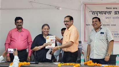 यूपी के रिटायर IAS अजय शंकर पांडेय की मुहिम ला रही रंग, एक मंच पर आ रहें हारे और जीते हुए ग्राम प्रधान