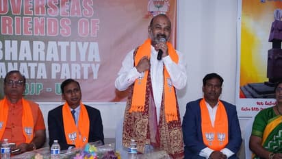 ముడతల చొక్కా.. అరిగిన చెప్పులు , గుర్తున్నాయా : కేసీఆర్, కేటీఆర్లపై బండి సంజయ్ సెటైర్లు