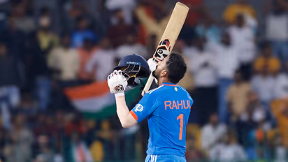 INDvsAUS 1st ODI: టాస్ గెలిచిన టీమిండియా.. ఆ నలుగురిపైనే ఫోకస్...