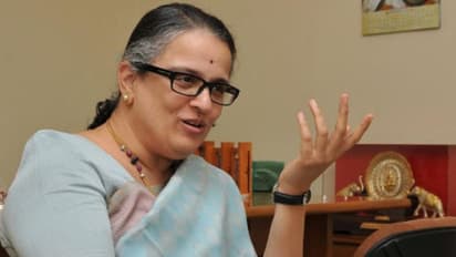 மதுரை மீனாட்சியம்மன் கோவில்.. முதல் முறையாக பொறுப்பேற்கும் பெண் தக்கார் சோபனா ராமச்சந்திரன் - யார் இவர்?