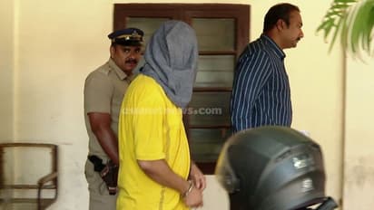 ഐഎസ് ഗ്രൂപ്പ് തൃശ്ശൂരിലടക്കം ക്ഷേത്രങ്ങൾ കൊള്ളയടിക്കാനും പുരോഹിതനെ ആക്രമിക്കാനും പദ്ധതിയിട്ടു: എൻഐഎ