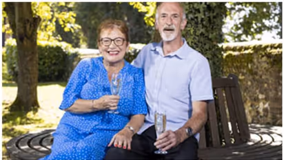 30 വർഷത്തേക്ക് പ്രതിമാസം 10 ലക്ഷം രൂപയുടെ ലോട്ടറി സമ്മാനം; 70 കാരിക്ക് ജന്മദിനത്തിൽ കൈവന്നത് മഹാഭാഗ്യം !