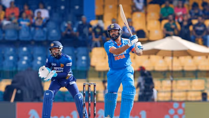 സ്പിന് കെണിയില് ഇന്ത്യ വീണു! വെല്ലാലഗെയ്ക്ക് അഞ്ച് വിക്കറ്റ്; ശ്രീലങ്കയ്ക്ക് 214 റണ്സ് വിജയലക്ഷ്യം