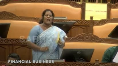 'അവിടെയിരിക്ക്, ഞാന് പറയട്ടെ...' പ്രതിപക്ഷത്തോട് ശാന്തകുമാരി എംഎല്എ, പുലിക്കുട്ടിയെന്ന് മന്ത്രി