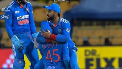 പറന്നു പിടിച്ച രോഹിത്തിനെ മാറോടണച്ച് വിരാട് കോലി; ഈ കാഴ്ചയില്‍ നിന്ന് എങ്ങനെ കണ്ണെടുക്കുമെന്ന് ആരാധകര്‍-വീഡിയോ