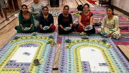 ಹೊಸಪೇಟೆಯ ಅಂಬಾಭವಾನಿ ದೇವಿಗೆ ಗರಿಗರಿ ನೋಟಿನ ಅಲಂಕಾರ; ಇಲ್ಲಿವೆ ನೋಡಿ ಫೋಟೊ! 