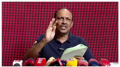 'രണ്ട് മുൻ ആഭ്യന്തര മന്ത്രിമാർ ഉമ്മൻ ചാണ്ടിയെ താഴെ ഇറക്കാൻ ആഗ്രഹിച്ചു, കത്ത് വിഎസിന് നൽകാൻ പറഞ്ഞു; നന്ദകുമാർ