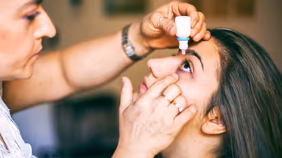 கண்ணாடி இல்லாமலே கண் பார்வை கூர்மையாகும்!! ஒரு சொட்டு மருந்து போட்டால் போதும்!!