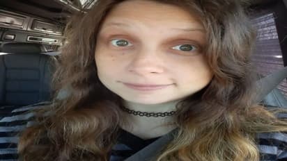 Viral  News: 12 बच्चों की मां तलाश रही एक और पति, वजह जानकर माथा पकड़ लेंगे आप