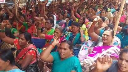 వేతనాల పెంపు, పెండింగ్ బిల్లులను విడుదల చేయాలని మధ్యాహ్న భోజన కార్మికుల నిరసన