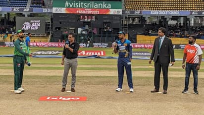 SL vs PAK: பாகிஸ்தானுக்கு சோதனை மேல் சோதனை: சவுத் ஷகீலுக்கு காய்ச்சல்; 5 மாற்றங்களுடன் களமிறங்கிய பாபர் அசாம்!