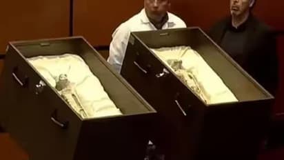 அப்போ அதெல்லாம் உண்மையா? 3 விரல்கள் கொண்ட ஏலியன்ஸ்? - காட்சிக்கு வைக்கப்பட்ட 1000ம் ஆண்டு பழமையான சடலங்கள்!