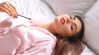 மனநலம் மற்றும் உடல்நலம்.. சுயஇன்பத்தில் இவ்வளவு நன்மைகள் இருக்கா? - பெண்களே நீங்க கட்டாயம் தெரிஞ்சுக்கணும்!