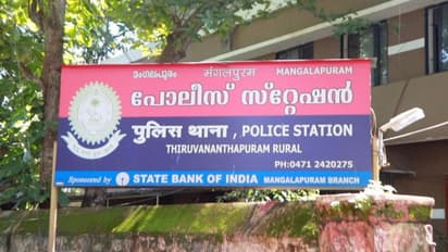 എസ്ഐയെ കുരുക്കാൻ മോഷണക്കേസ് പ്രതിയെ സെല്ലിൽ നിന്നും തുറന്നു വിട്ട് എസ്എച്ച്ഒ, തെളിവായി സിസിടിവി ദൃശ്യങ്ങൾ