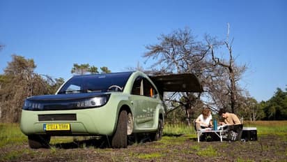 ടീം സോളാര് ചില്ലറക്കാരല്ല, ഇങ്ങനൊരു കാര് ലോകത്ത് ആദ്യം, പരീക്ഷണം വൻ വെറൈറ്റി, ആദ്യയാത്ര ഇങ്ങോട്ട്!