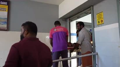 സ്കൂൾ ബസ് ശരീരത്തിലൂടെ കയറിയിറങ്ങി നാല് വയസുകാരിക്ക് ഗുരുതര പരിക്ക്