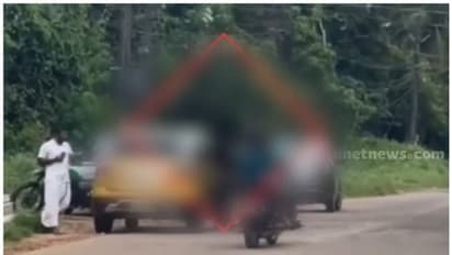 നടുറോഡില് കാര് തടഞ്ഞുനിര്ത്തി യുവാവിന് ക്രൂരമര്ദനം; മണ്ണ് മാഫിയ സംഘത്തിനെതിരെ പരാതി നല്കിയതിനെന്ന് ആരോപണം