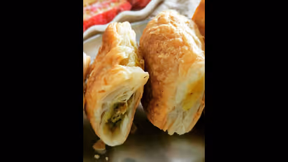 പഫ്സ് കഴിച്ച നാലംഗ കുടുബത്തിന് വയറുവേദനയും ഛർദ്ദിയും; വിട്ടുകൊടുക്കാതെ വർഷങ്ങൾ നീണ്ട നിയമപോരാട്ടം, ഒടുവിൽ വിധി