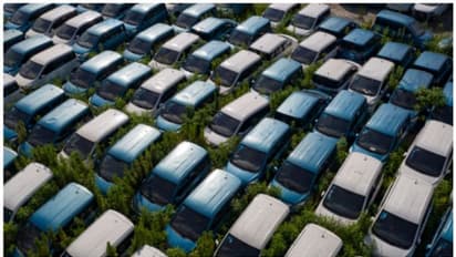 ദുരൂഹമായി പുതിയ കാറുകളുടെ ശവപ്പറമ്പ്, ചൈനീസ് കമ്പനികളുടെ രഹസ്യ കേന്ദ്രമെന്ന് അഭ്യൂഹം!