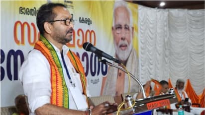 'കേരത്തിൽ മന്ത്രിസഭയെന്നൊന്നില്ല.എല്ലാം തീരുമാനിക്കുന്നത് പിണറായി വിജയനും മരുമകൻ മന്ത്രിയുമാണ്'കെ.സുരേന്ദ്രന്