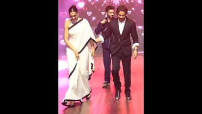 జవాన్ జోష్.. సక్సెస్ మీట్ లో డాన్స్ తో అదరగొట్టిన షారుఖ్ ఖాన్-దీపికా పదుకొనే..