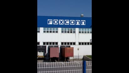 ರಾಜ್ಯದ ಕೈತಪ್ಪುತ್ತಾ ಫಾಕ್ಸ್ಕಾನ್ ಫ್ಯಾಬ್ ಡಿಸ್ಪ್ಲೇ ಘಟಕ? ಕರ್ನಾಟಕಕ್ಕಿಂತ ಹೆಚ್ಚು ಆಫರ್ ಕೊಟ್ಟ ತೆಲಂಗಾಣ!