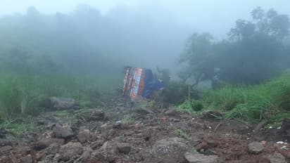 ಚಾರ್ಮಾಡಿ ಘಾಟಿನಲ್ಲಿ 100 ಅಡಿ ಪ್ರಪಾತಕ್ಕೆ ಉರುಳಿ ಬಿದ್ದ ಲಾರಿ, ಪ್ರಾಣ ಉಳಿಸಿದ ಮರ: ಹೇಗೆ ಗೊತ್ತಾ?