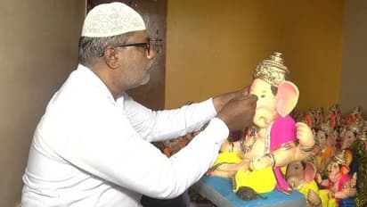 ಹಿಂದೂ ಮುಸ್ಲಿಂ ಭಾವೈಕ್ಯತೆ ಸಾರುತ್ತಿರುವ ಶಿಕ್ಷಕ: ಅಲ್ಹಾಭಕ್ಷ ಕೈಯಲ್ಲಿ ಅರಳಿವೆ ನೂರಾರು ಗಣಪ ವಿಗ್ರಹ!