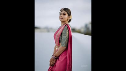 ಪಿಂಕ್‌ ಸೀರೆಯಲ್ಲಿ ಗುಲಾಬಿಯಂತೆ ಅರಳಿದ ನಾಗಿಣಿ: ಮೈಸೂರು ರೇಷ್ಮೆ ಸೀರೆಗಳ ಮೇಲೆ ಕೊನೆಯಿಲ್ಲದ ಪ್ರೀತಿ ಎಂದ ನಮ್ರತಾ!