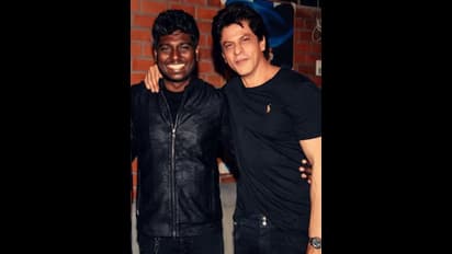 షారుఖ్ తో మాట్లాడి.. జవాన్ ను ఆస్కార్ కు పంపిస్తానన్న అట్లీ..ఆడేసుకుంటున్న నెటిజన్లు