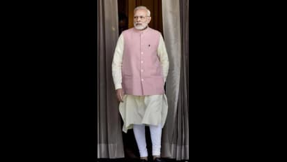 ఆర్మీలో చేరాలని..  ప్రధాని కాన్వాయ్ ముందు దూకిన యువకుడు.. వారణాసిలో ఘటన