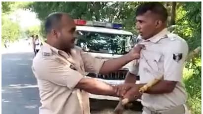 നടുറോഡില്‍ വണ്ടി നിര്‍ത്തി പൊലീസുകാരുടെ തമ്മിലടി; വീഡിയോ വൈറല്‍, നടപടിയെടുത്തെന്ന് അധികൃതര്‍