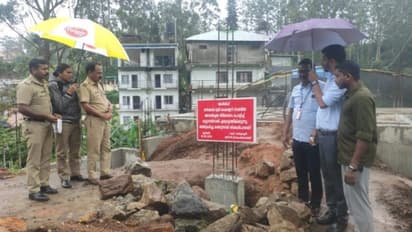 അവധി മുതലാക്കി സര്ക്കാർ സ്ഥലത്ത് നിർമാണം, അനുമതിയില്ല, ഉടമകൾ ആരാണെന്ന് അറിയില്ല; ബോർഡ് സ്ഥാപിച്ച് പഞ്ചായത്ത്
