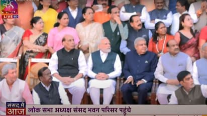 ಇತಿಹಾಸ ಪುಟ ಸೇರಿದ ಹಳೇ ಸಂಸತ್ ಭವನ, ಪ್ರಜಾಪ್ರಭುತ್ವ ದೇಗುಲ ಮುಂದೆ ಫೋಟೋಶೂಟ್!